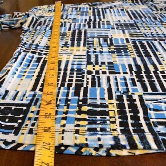 Rafaella Women’s Geometric Pattern Asymmetrical Hem Popover Top PM - Picture 6 of 10